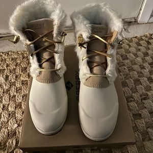 Unworn duck boots